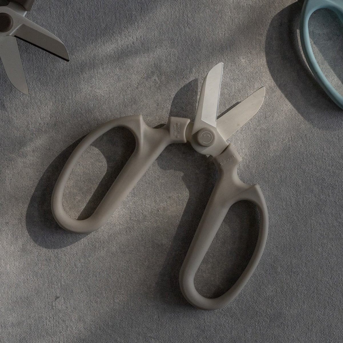 Japanese Floral Clippers_Fog