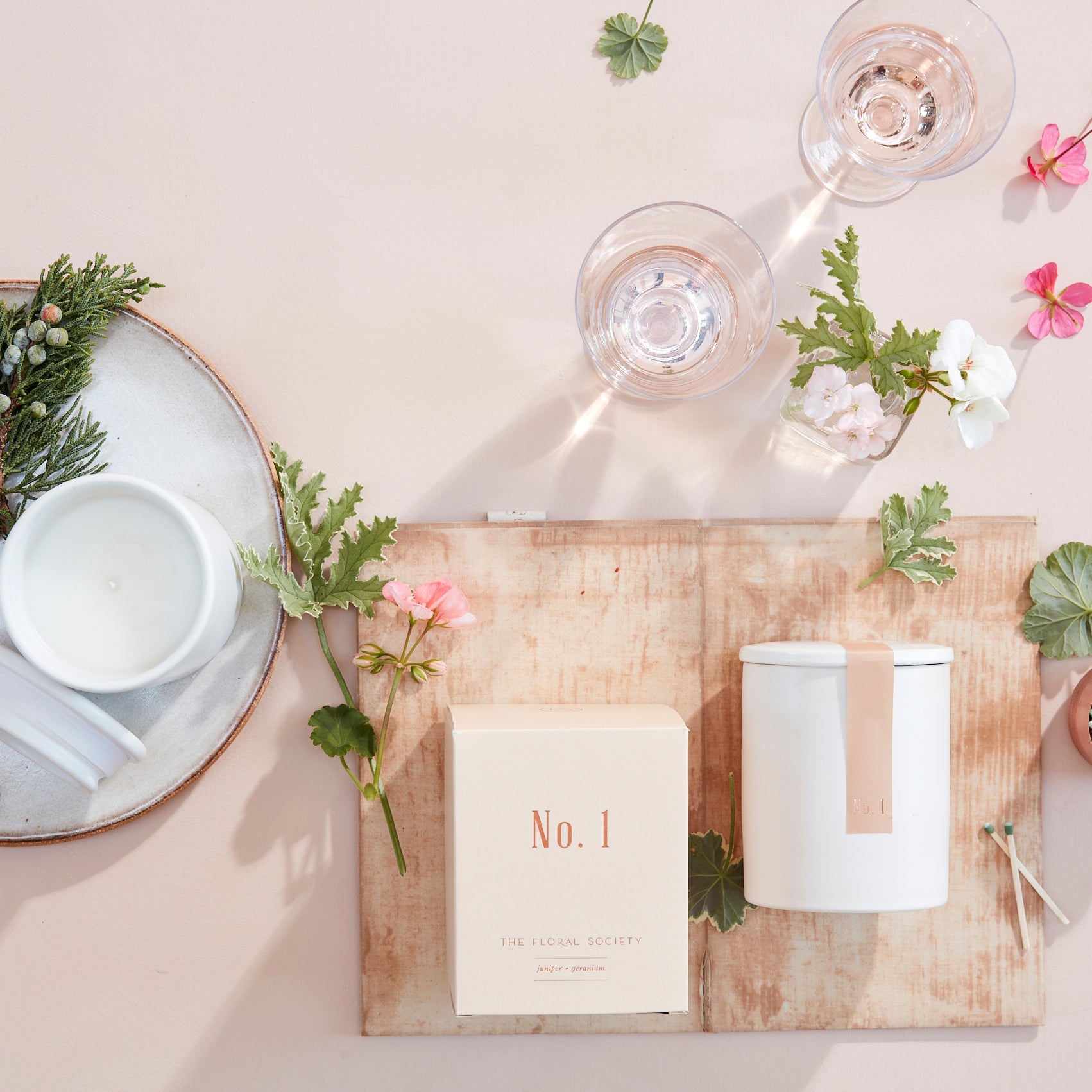 The Floral Society No 1 Fragrant Candle Juniper & Geranium